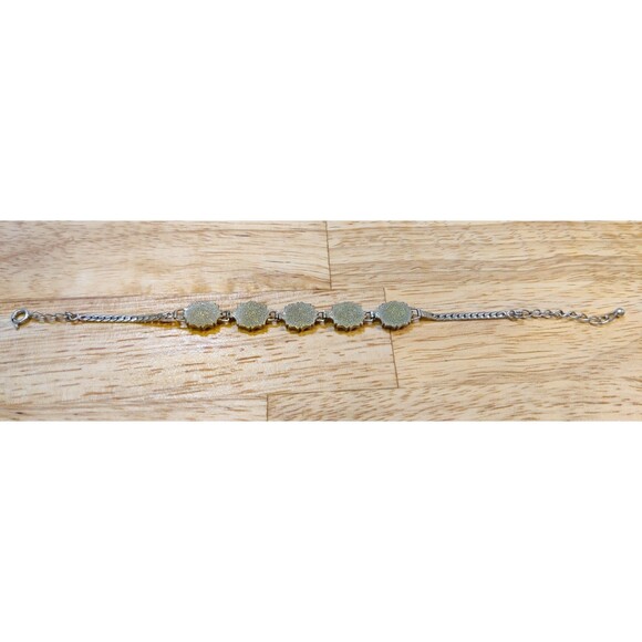 Silver Tone Chain Bracelet With Green Enameled Faux Beads-Very Pretty - Picture 6 of 10